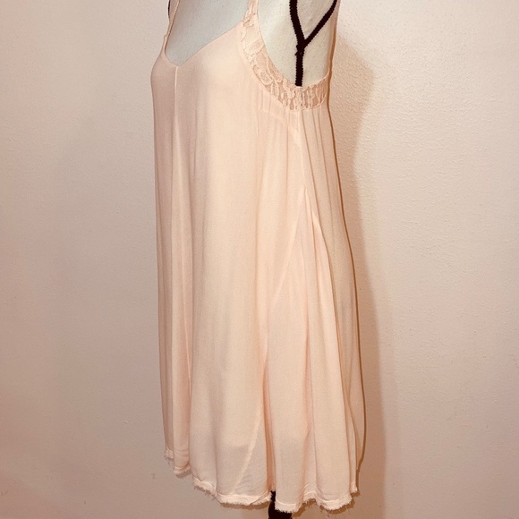 Others Follow Peachy Dress With Lace Trim and Raw Hem Size Small - Picture 3 of 13